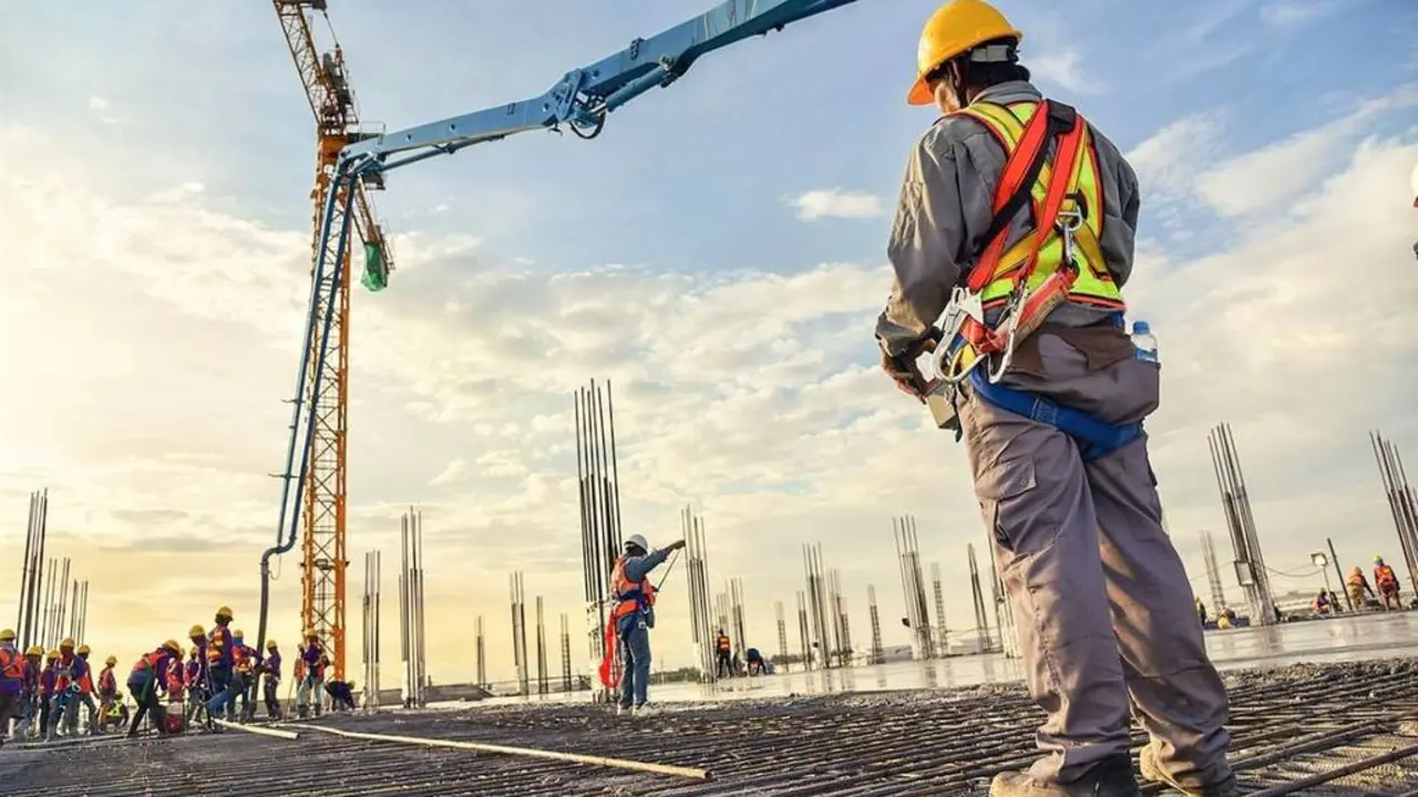Junta saca a licitación las obras del IESO ‘Nº3’ de Seseña (Toledo) por más de 4,6 millones, trabajadores, construcción, obra pública