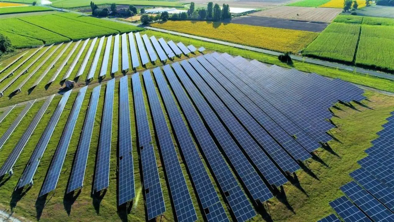 Amazon desarrolla 4 nuevos proyectos de energía renovable, uno en Castilla-La Mancha, parque solar, placas solares, energía solar, planta fotovoltaica,&nbsp;