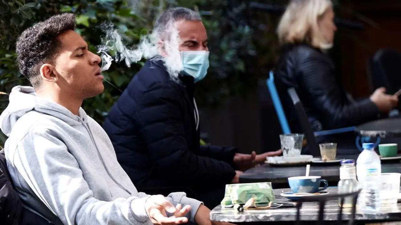 El humo del tabaco, una contaminación invisible y poco saludable que causa muertes