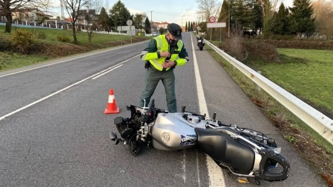 Muere un motorista al sufrir una salida de vía e impactar contra el quitamiedos, moto, accidente de tráfico, motocicleta, motorista