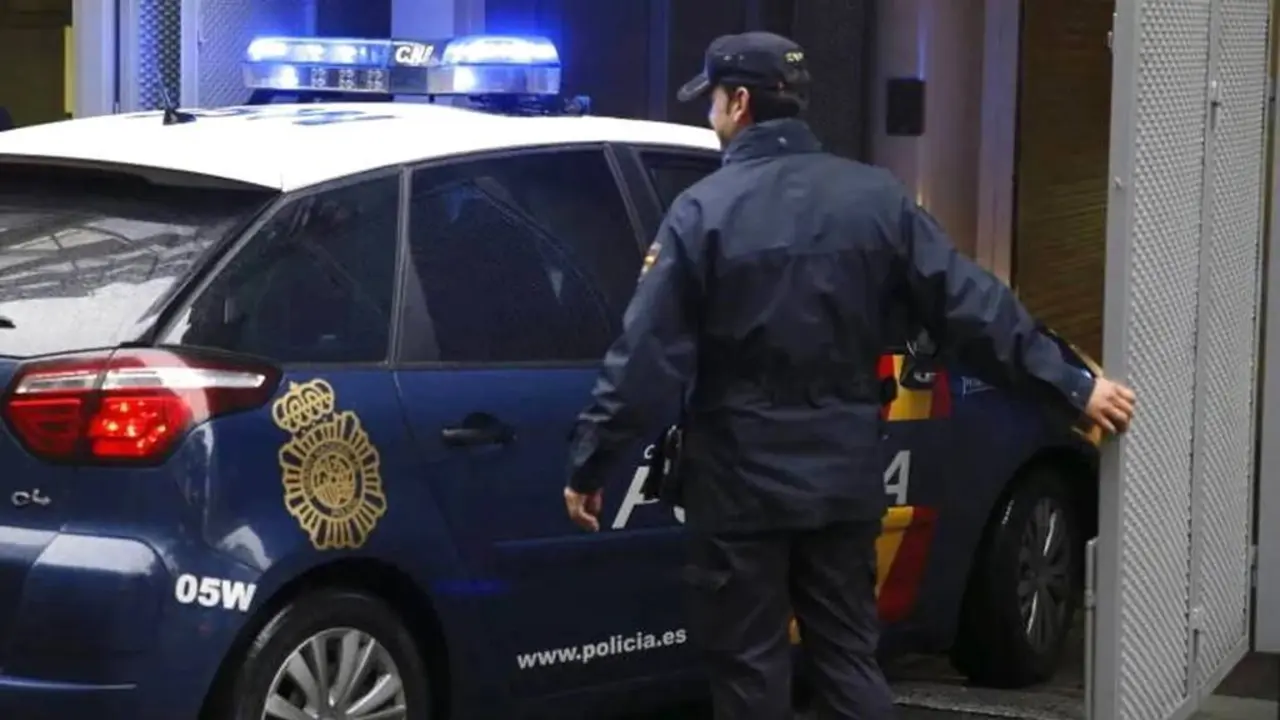 Asesinado a tiros un hombre en una calle a manos de un individuo al que buscan, policía, agente, Policía Nacional, patrulla, detenido, asesinato, cadáver, crimen, reyerta