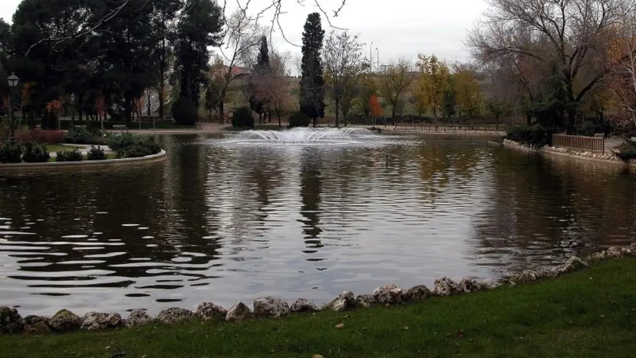 Dos detenidos tras asesinar a una joven y tirar su cadáver en el lago de un parque