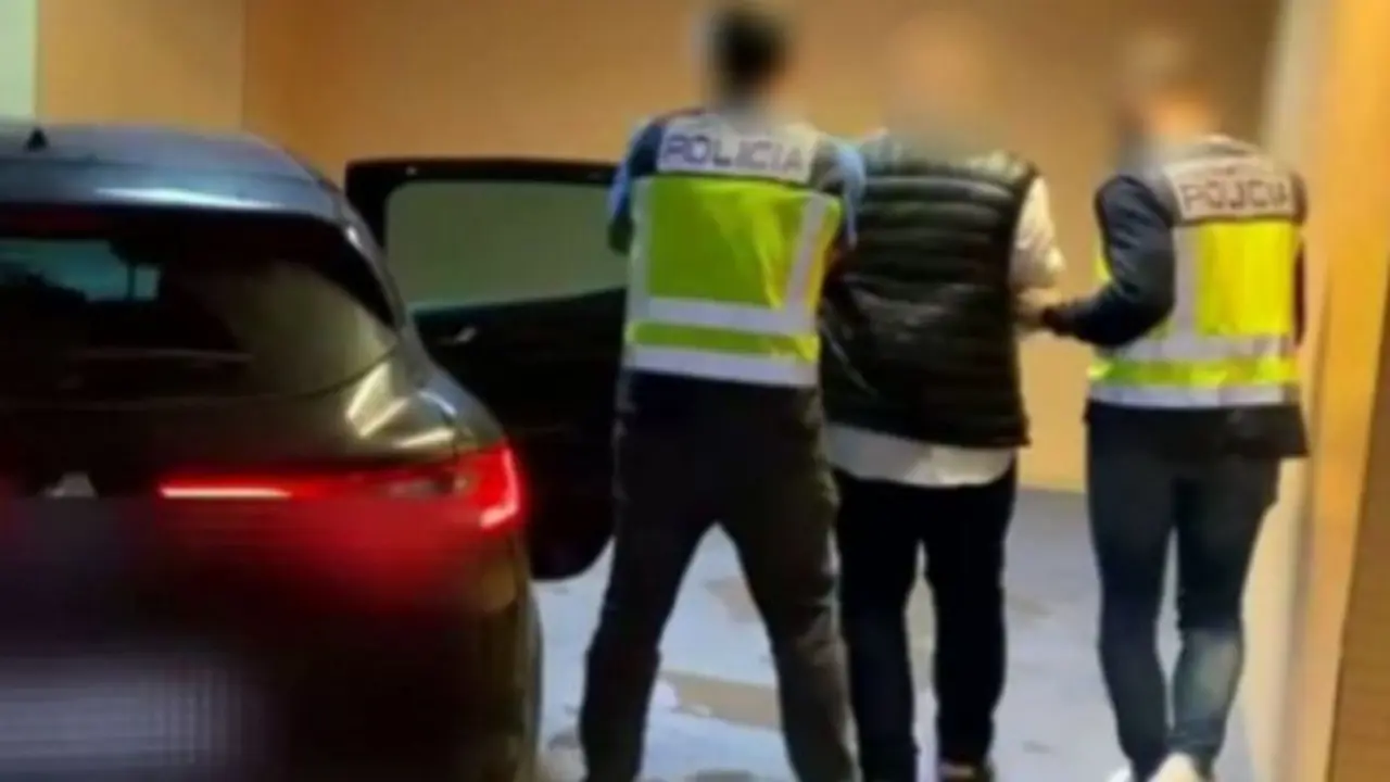 Finge ser policía nacional y roba todos los ahorros a una refugiada de Ucrania, detenido