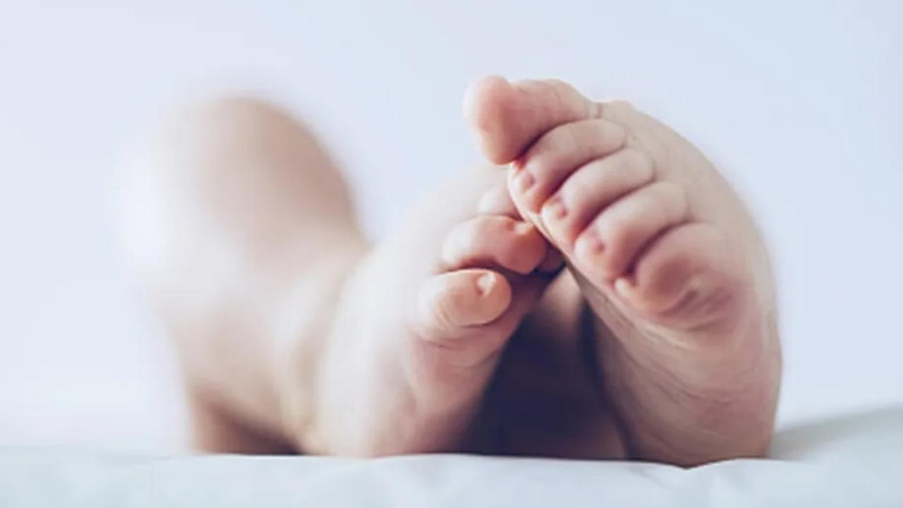 Muere una bebé de tres meses tras ser abusada sexualmente por su joven padre