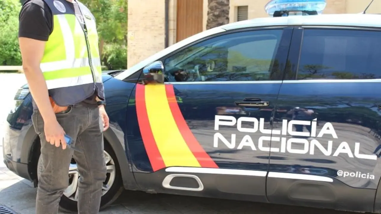 Un detenido por la muerte a golpes con un martillo de un hombre en su domicilio, policía nacional, patrulla, agente,