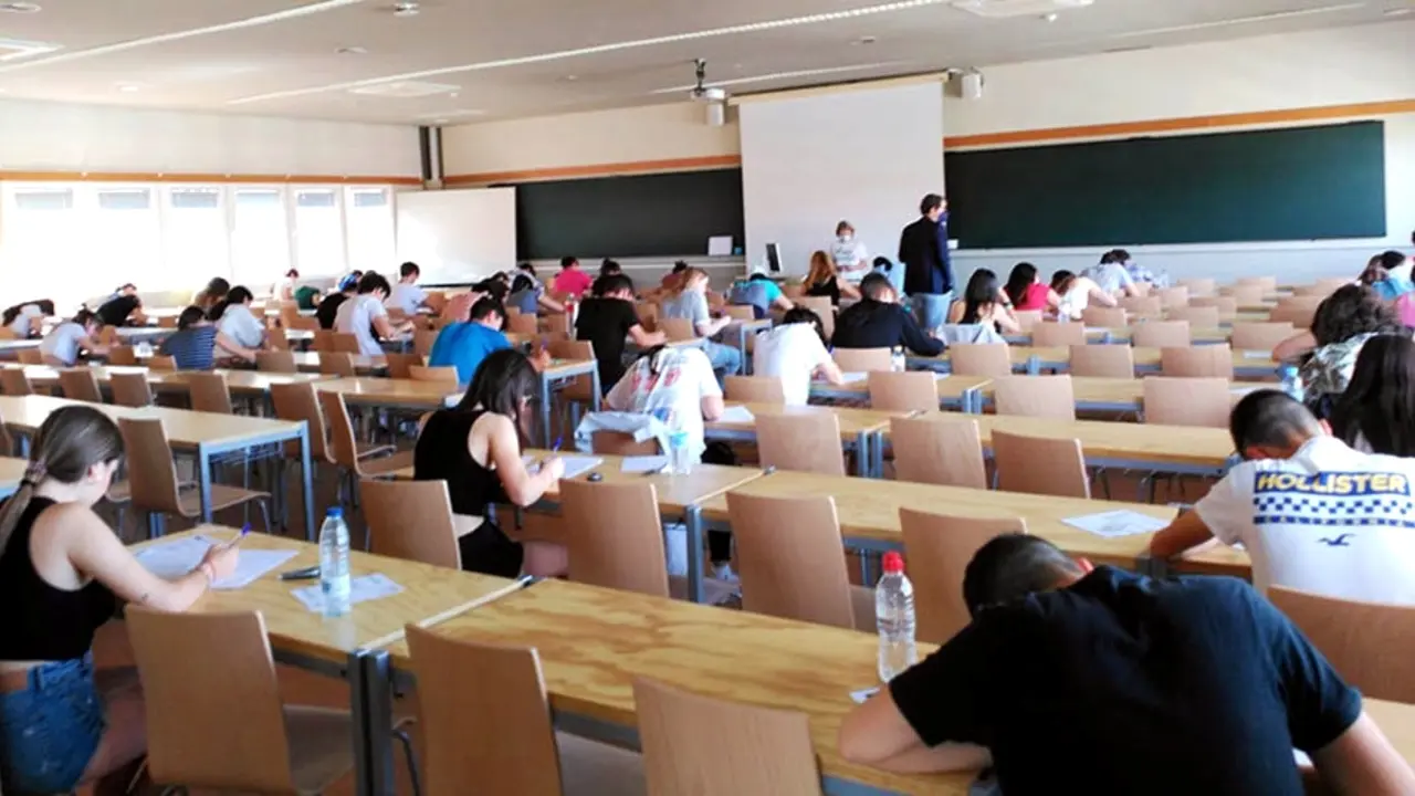 La corrección del examen de EvAU de Matemáticas II de la UCLM se adecuará a prueba, selectividad, EBAU, evau, universidad, universitarios, estudiantes, examen, prueba