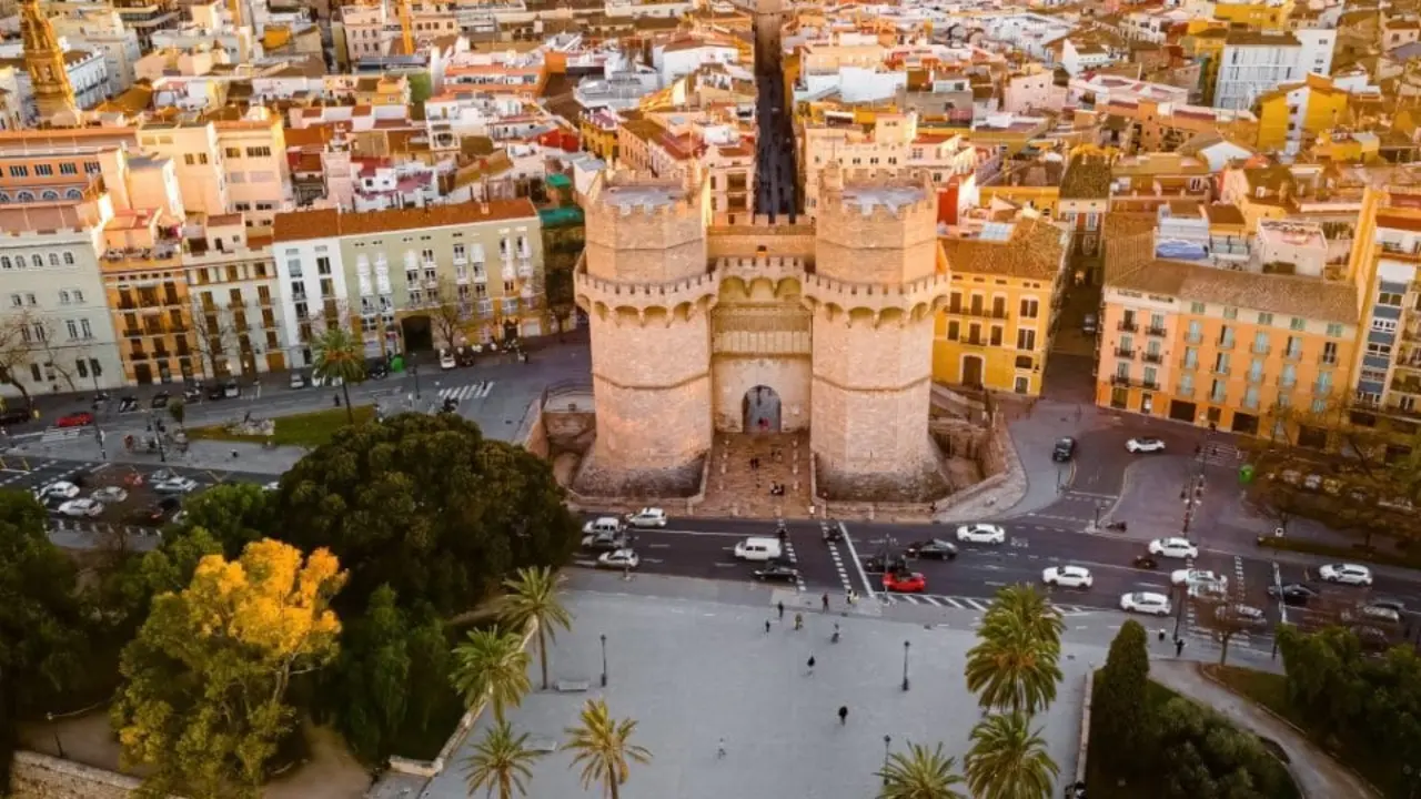 Licencia de alojamiento turístico en Valencia: ¿qué hay que saber y cómo conseguirla? (Alexey Fedorenko / Shutterstock)