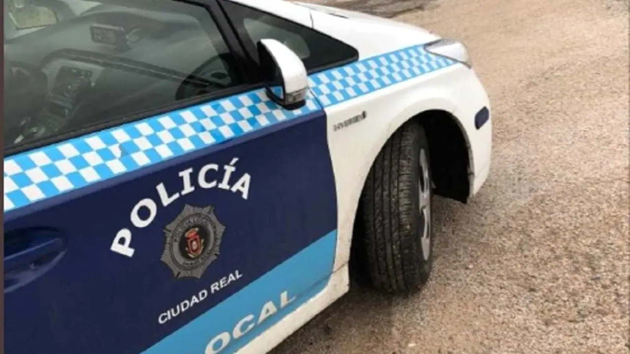 En la imagen de archivo coche patrulla de la Policía Local de Ciudad Real