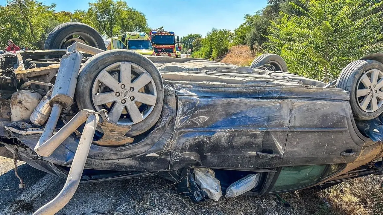 Muere un hombre tras salirse de la vía su coche y dar varias vueltas de campana, accidente de tráfico, choque, colisión, salida de vía