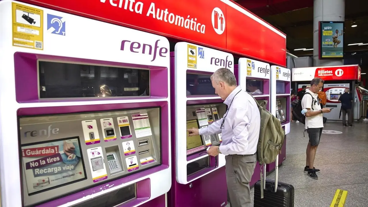 Los usuarios de Renfe ya pueden adquirir el nuevo abono gratuito para viajar