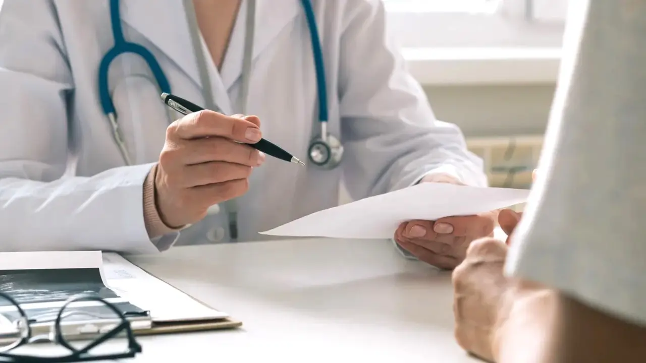 Muere de cáncer una mujer tras no conseguir cita con su médico durante semanas, médico, consulta,&nbsp;