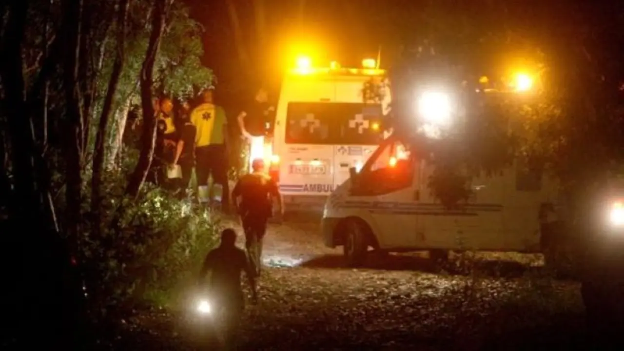 Al menos un muerto y 12 desaparecidos en un corrimiento de tierra tras una tormenta, ambulancia, accidente, cadáver, asesinato, crimen,&nbsp;