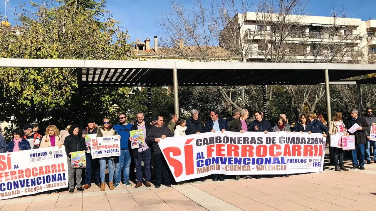 Protesta en Cuenca para pedir la reapertura tren convencional Madrid-Valencia