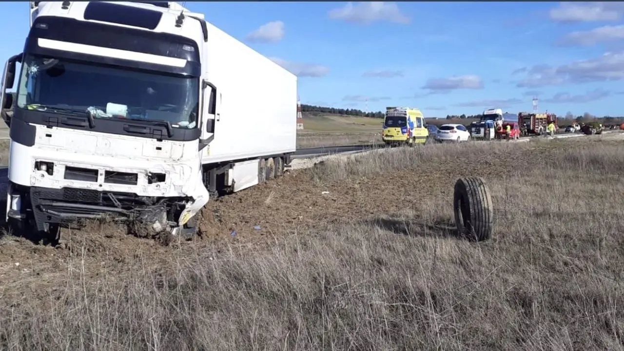Un fallecido tras el choque entre un turismo y un camión en la carretera N-120