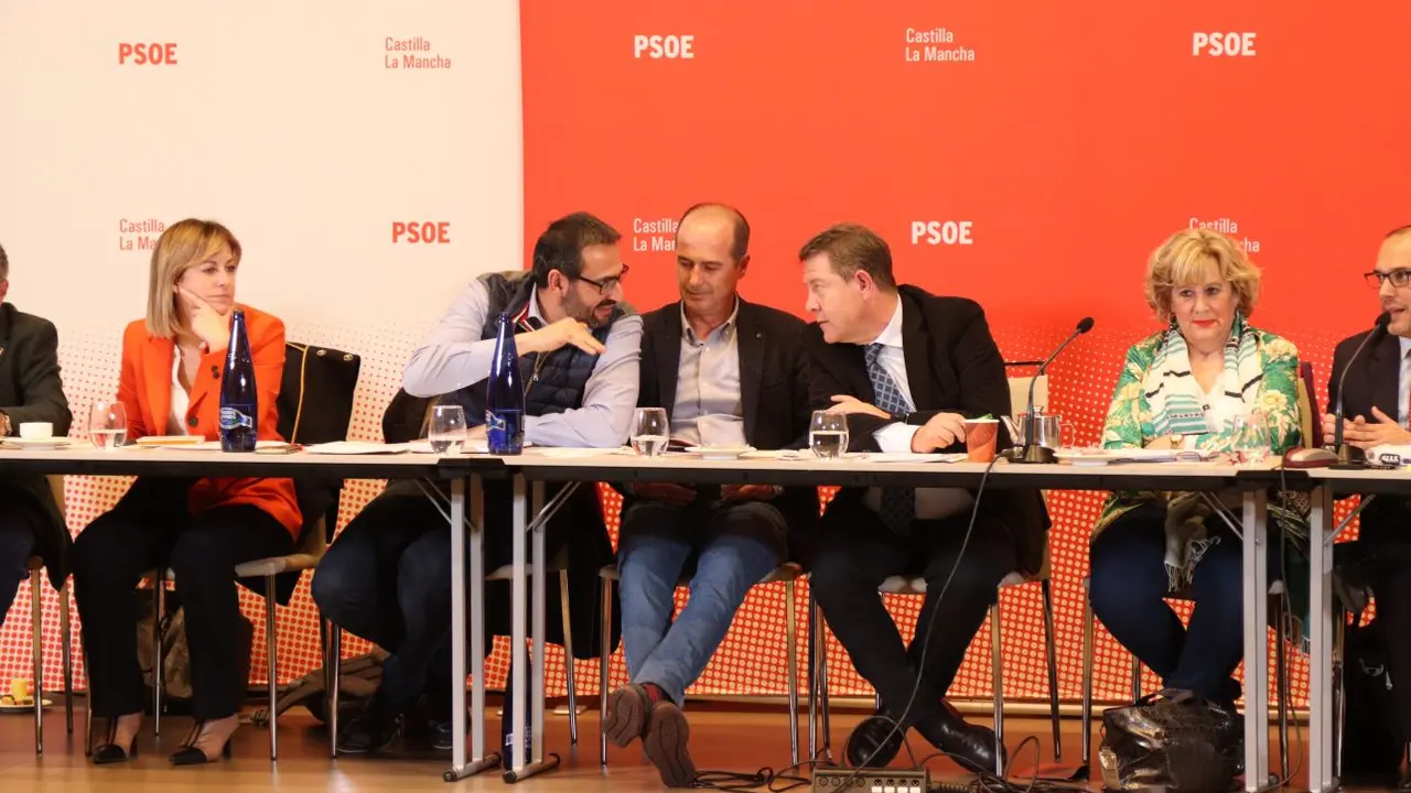 En la imagen un instante de la reunión de la Ejecutiva Regional del PSOE de Castilla-La Mancha celebrada en Guadalajara y que ha estado presidida por el secretario general y presidente autonómico, Emiliano García-Page