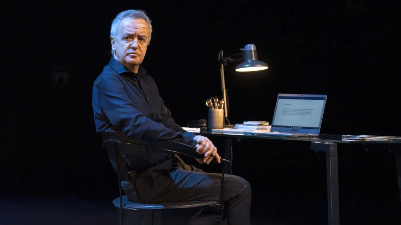 El ciclo de teatro Pura Escena comienza en Guadalajara con siete obras de éxito. En la imagen un instante de la obra&nbsp;'Oceanía' con Carlos Hipólito