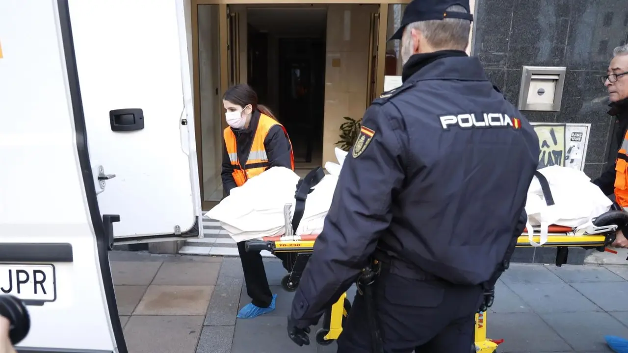 Investigan la muerte de un varón cuyo cadáver ha sido descubierto en un piso, asesinato, crimen, violencia de género, reyerta, violencia machista, policía nacional,&nbsp;