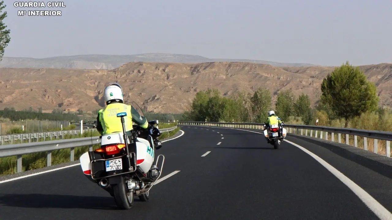 Investigado un conductor por circular 12 km en sentido contrario por la A-2, Guardia Civil de Tráfico