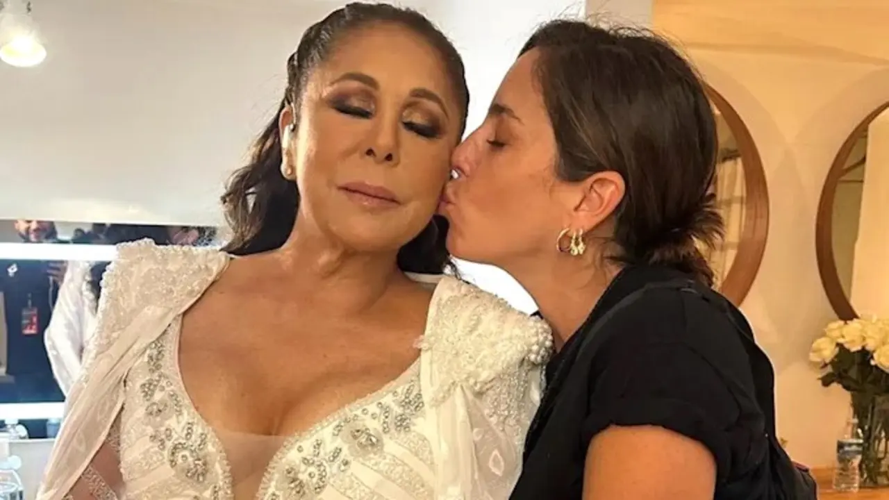 En la imagen de archivo Isabel Pantoja junto a su sobrina Anabel durante su última gira en el extranjero