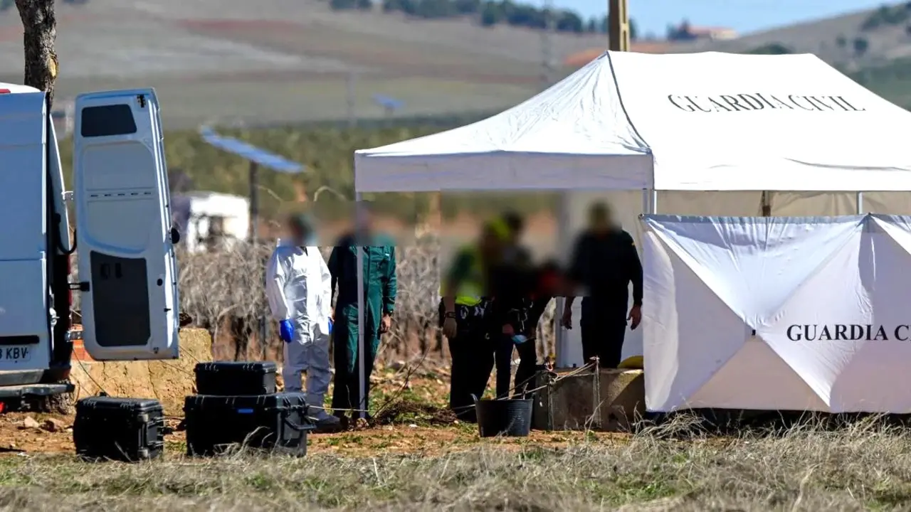 La Guardia Civil registra una finca cerca de Valdepeñas (Ciudad Real) en el marco de la investigación de la desaparición de Juan Miguel Isla - EFE/Jesús Monroy