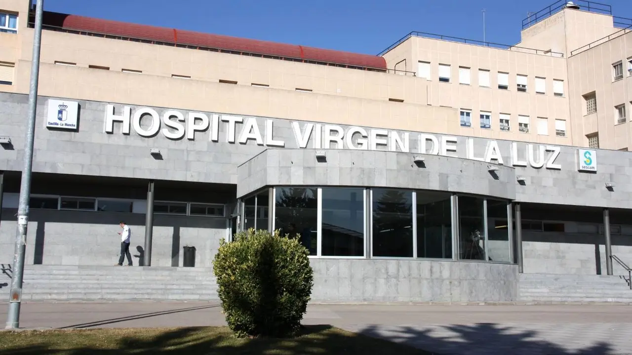 En la imagen de archivo el Hospital 'Virgen de la Luz' de la ciudad de Cuenca donde ha sido trasladado el trabajador herido