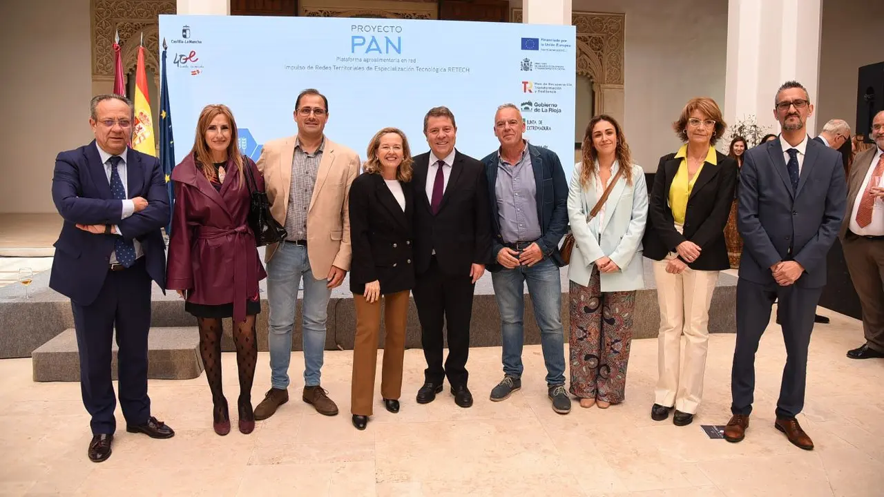 El presidente de Castilla-La Mancha, Emiliano García-Page, ha presentado junto a la vicepresidenta Primera y ministra de Asuntos Económicos, Nadia Calviño, la Plataforma Agroalimentaria en Red (Proyecto ‘PAN’)