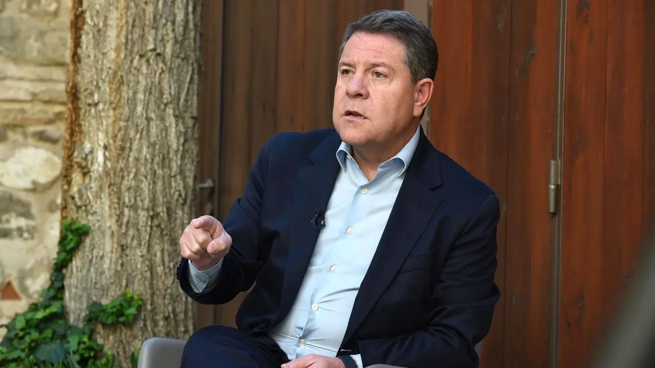 El presidente de Castilla-La Mancha, Emiliano García-Page, en un momento de la entrevista con Europa Press