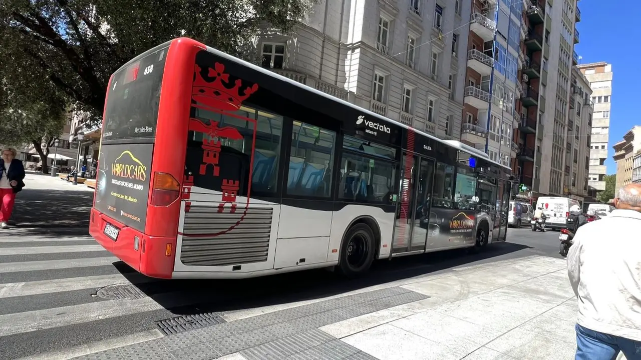 Albacete ampliará el bono de transporte 'Contigo' a parados mayores de 31 años, transporte urbano, autobús, viajeros, autobuses