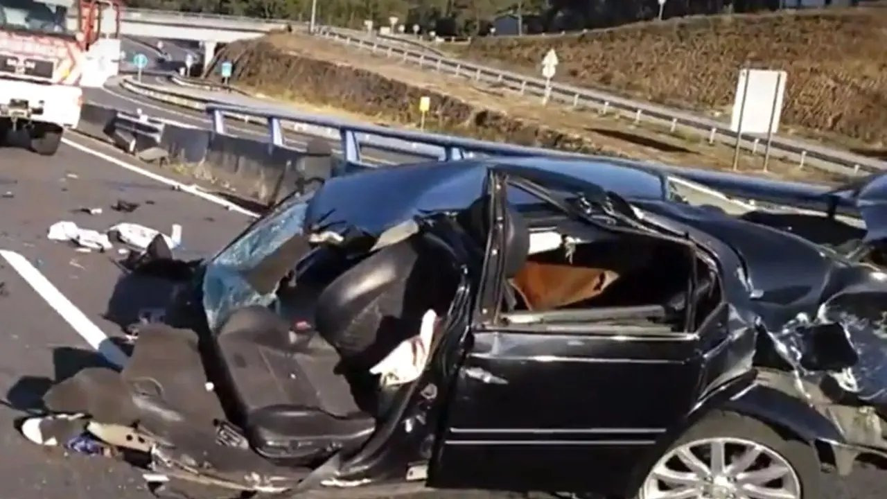choque, colisión, accidente de tráfico, mediana, salida de vía,&nbsp;