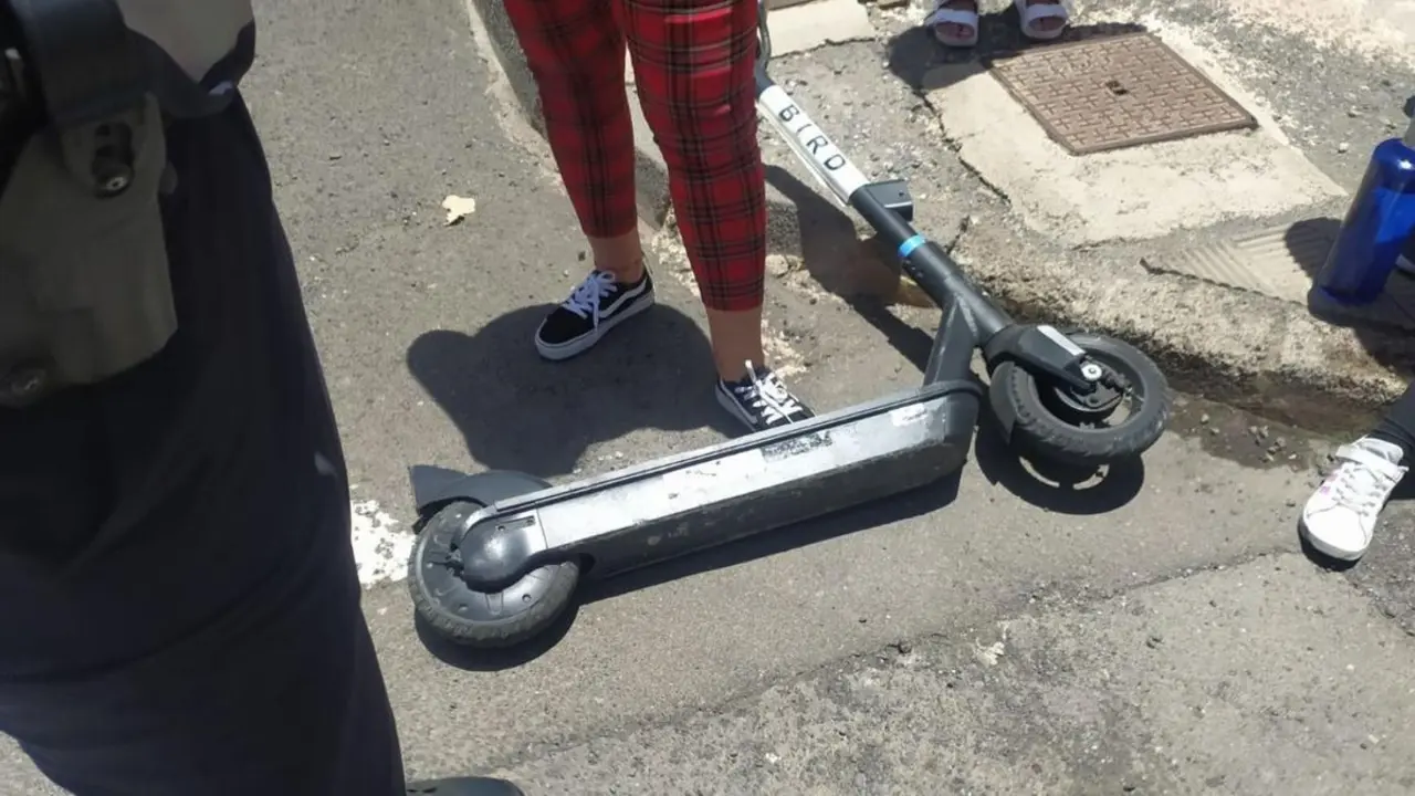 Un chico de 18 años atropella con el patinete a una mujer: está en estado crítico