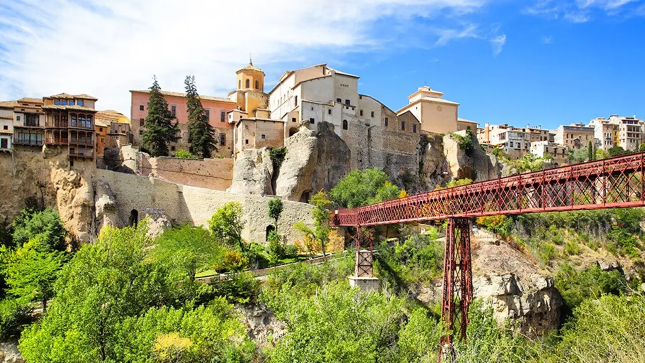 En la imagen de archivo las Casas Colgadas y el puente de San Pablo de la ciudad de Cuenca