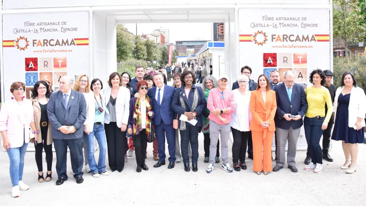 El presidente de Castilla-La Mancha, Emiliano García-Page, ha inaugurado en Toulouse (Francia), la Feria de Artesanía FARCAMA Primavera que se celebra en el boulevard Jean Jaurès de la ciudad gala