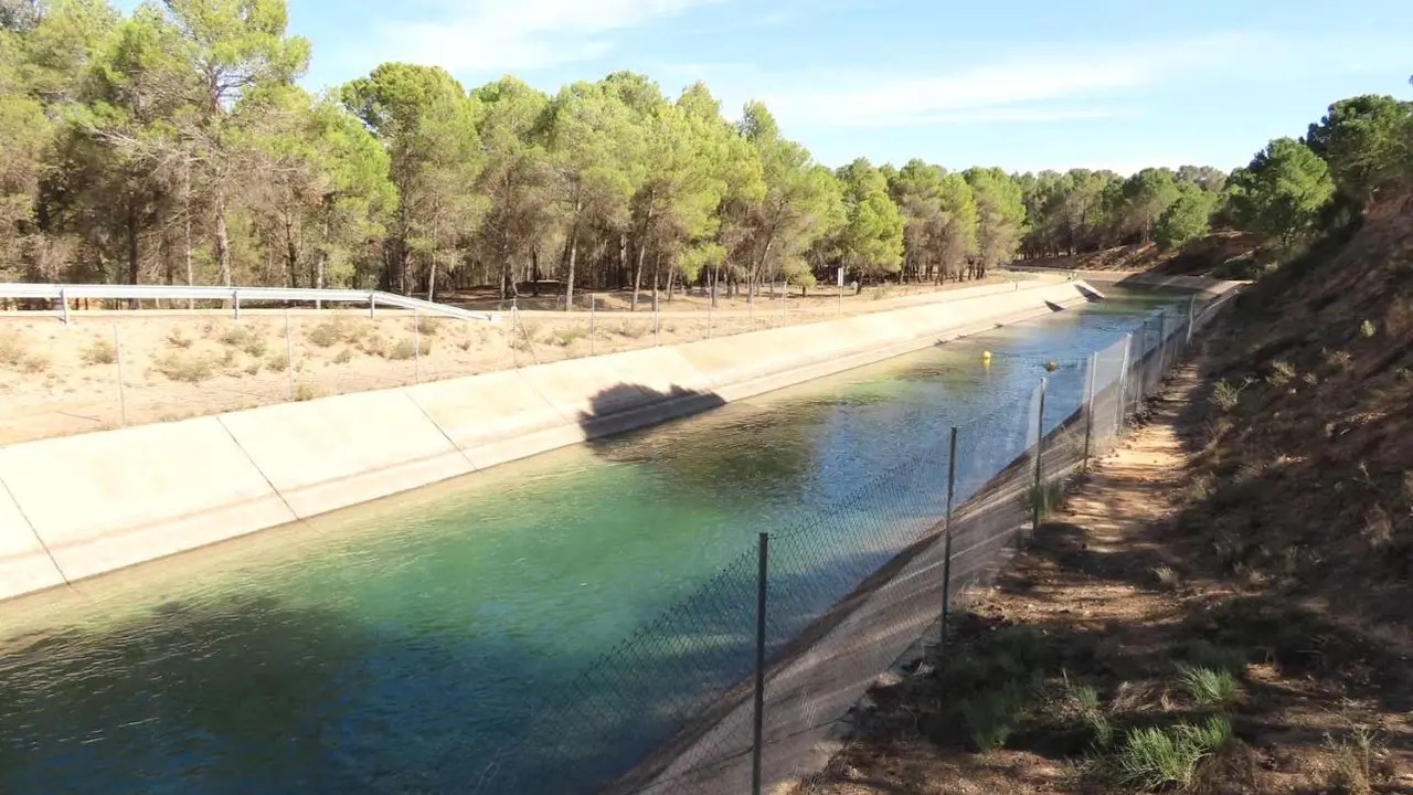 En la imagen el canal del trasvase Tajo-Segura