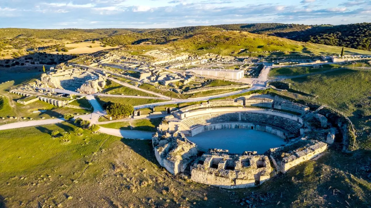 En la imagen de archivo vista aérea del Parque Arqueológico de Segóbriga situado en la provincia de Cuenca - Fotografía: viamagicae.es