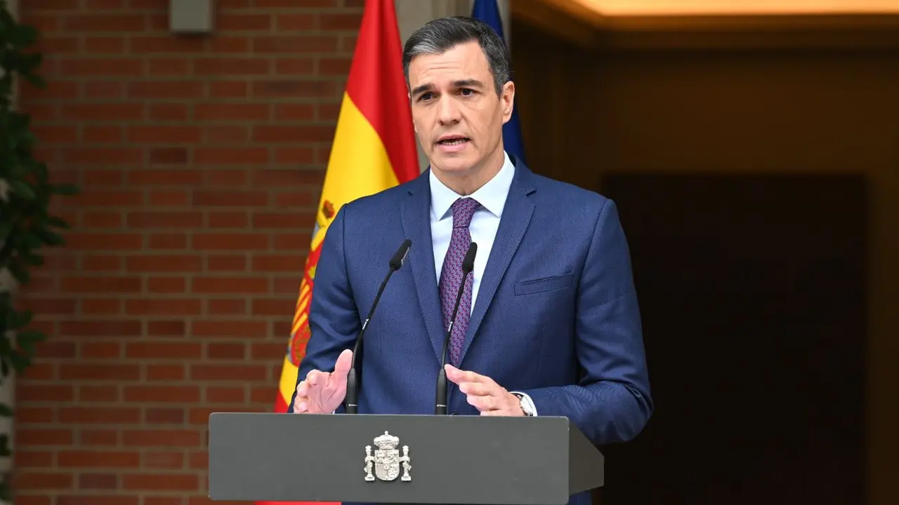 El presidente del Gobierno, Pedro Sánchez, durante la declaración institucional que ha ofrecido en el Palacio de la Moncloa para anunciar la convocatoria de elecciones generales