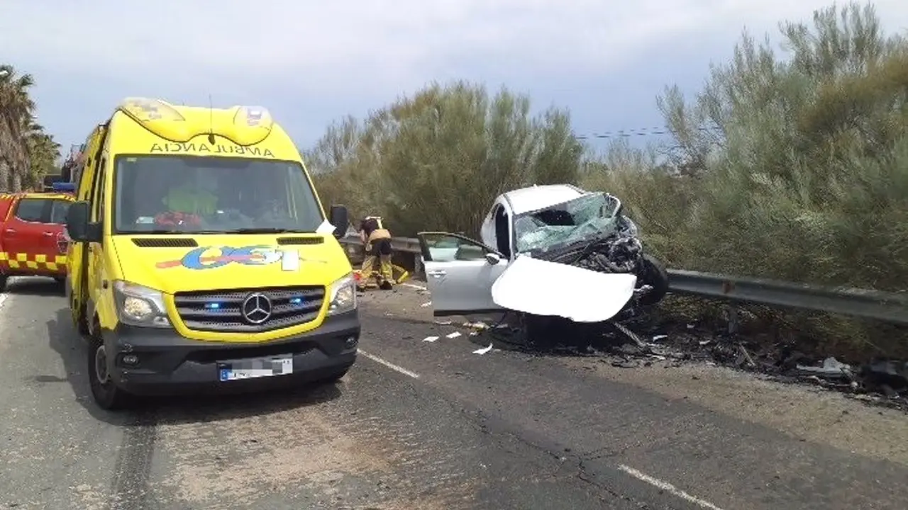 Un muerto y dos heridos en un choque frontal entre dos vehículos en la N-342, accidente de tráfico, choque, colisión,&nbsp;