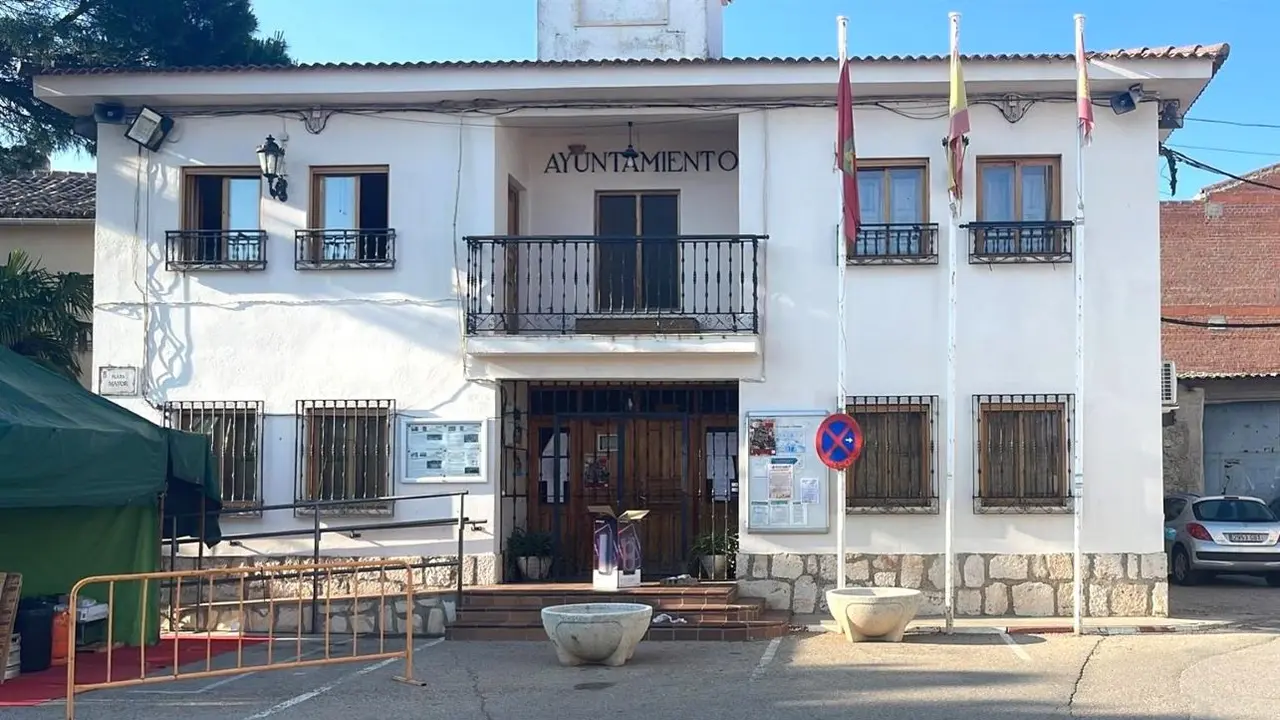 Pioz no celebra pleno de constitución de su ayuntamiento por un recurso de XPioz. En la imagen de archivo el Ayuntamiento de Pioz (Guadalajara)