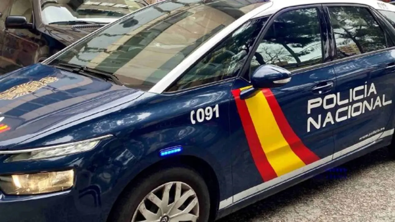 Registran el piso del asesino de un abuelo y hallan también el cadáver de su tía, Policía Nacional, patrulla, cadáver, agentes, crimen, asesinato, reyerta