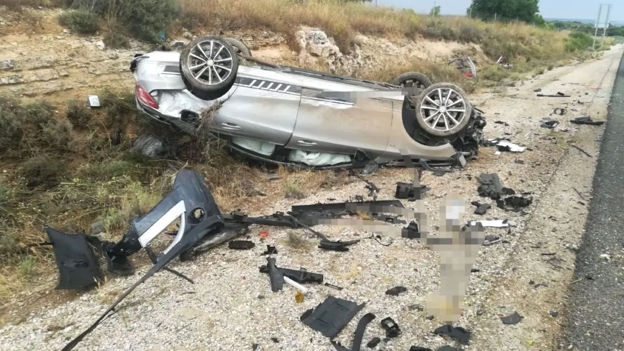 accidente de tráfico, choque, colisión, vehículo volcado, salida de vía, salirse de la vía y volcar,&nbsp;