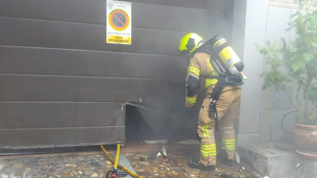 Extinguido un incendio originado en el garaje de una vivienda de Toledo capital