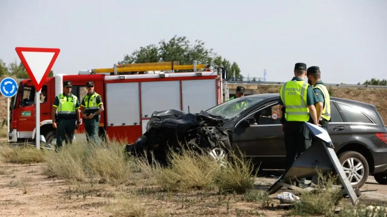 Un muerto y dos heridos, uno de ellos una menor, en un accidente en la N-232 - Fotografía: Heraldo, accidente de tráfico, choque, colisión, salida de vía, salirse de la vía