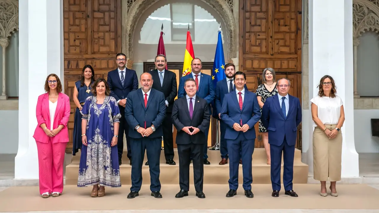 Imagen de familia del Consejo de Gobierno de Castilla-La Mancha que preside Emiliano García-Page