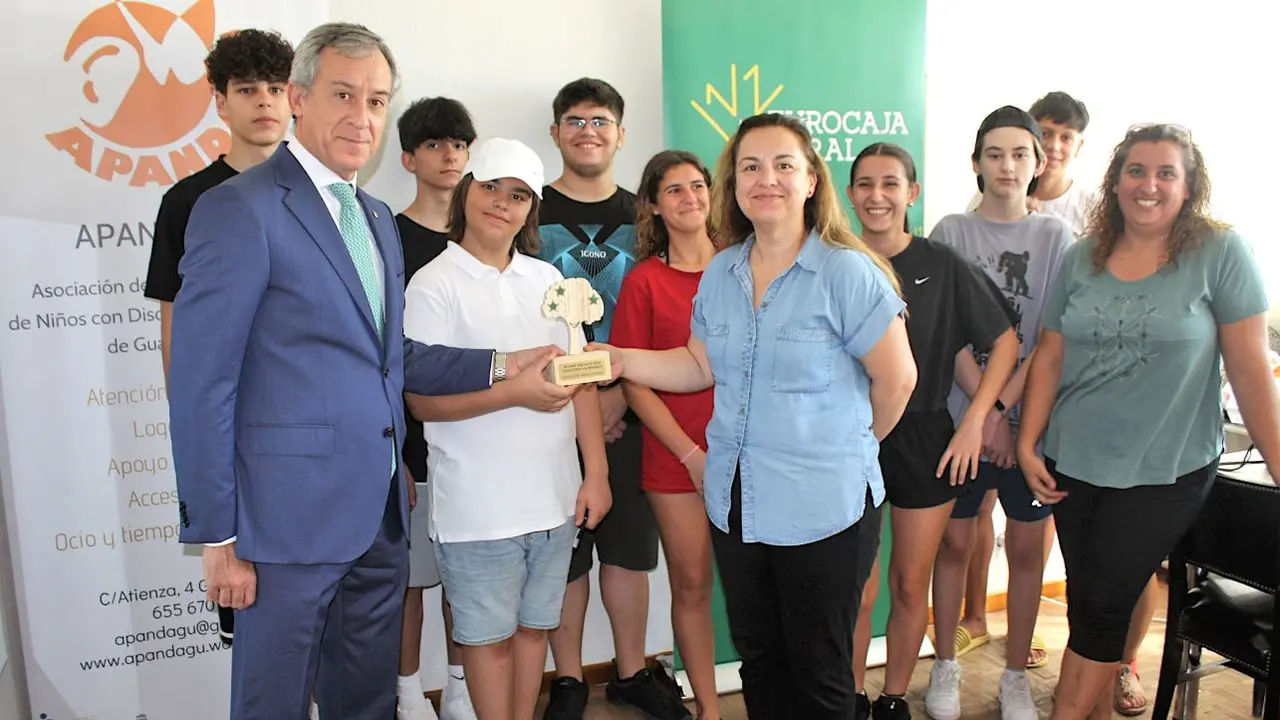 Fundación Eurocaja Rural entrega una 'Ayuda Social' a Apandagu Guadalajara
