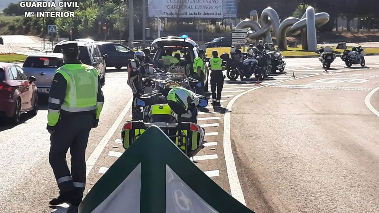 Siete conductores ebrios investigados por su implicación en varios siniestros, control, Guardia Civil de Tráfico
