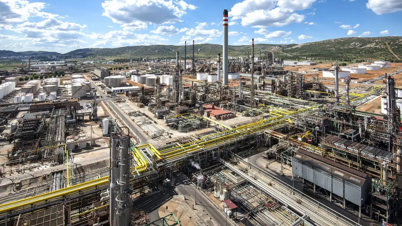 Repsol situará en Puertollano (Ciudad Real) la segunda planta de España de combustibles renovables