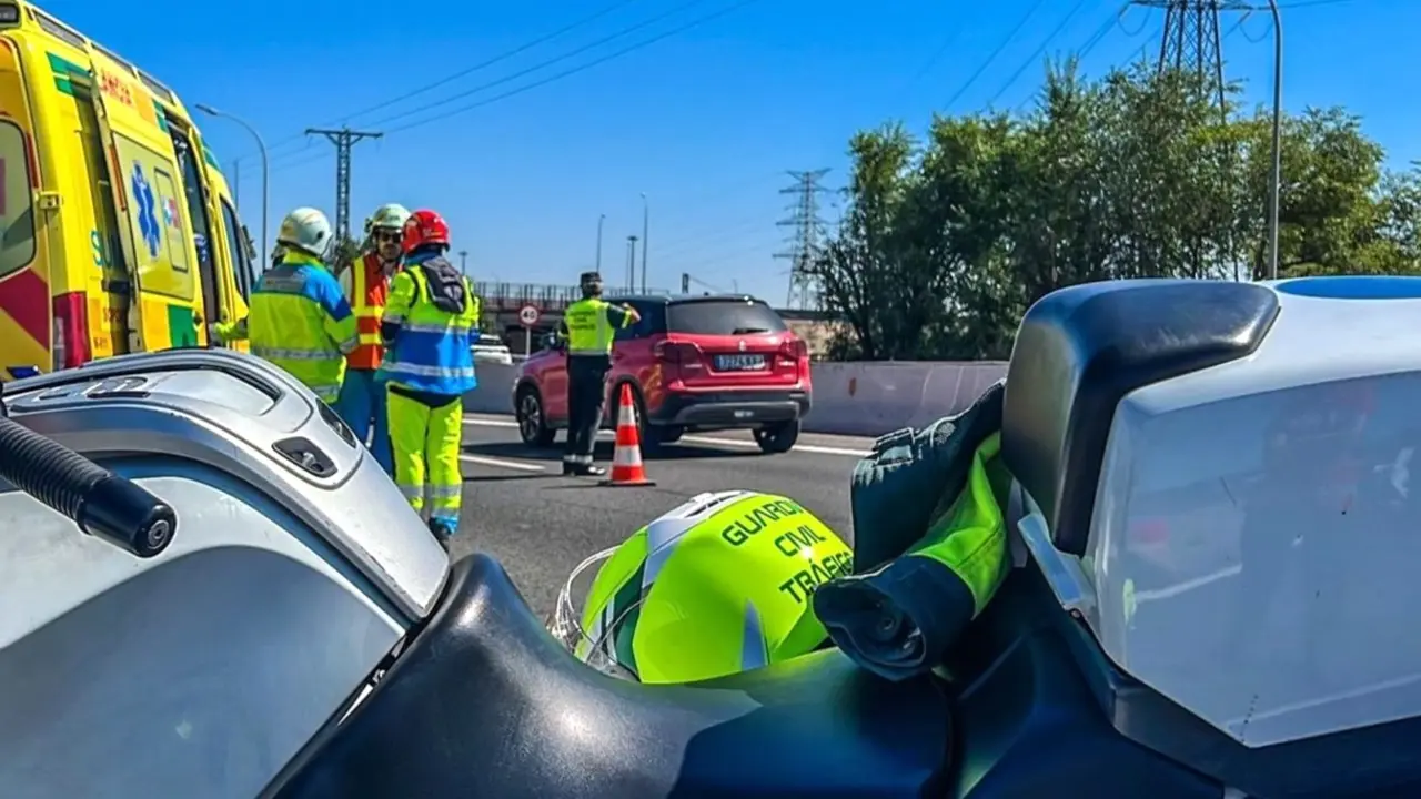 accidente de tráfico, choque, colisión, moto, motorista, atropello, guardia civil de tráfico, salida de vía, control