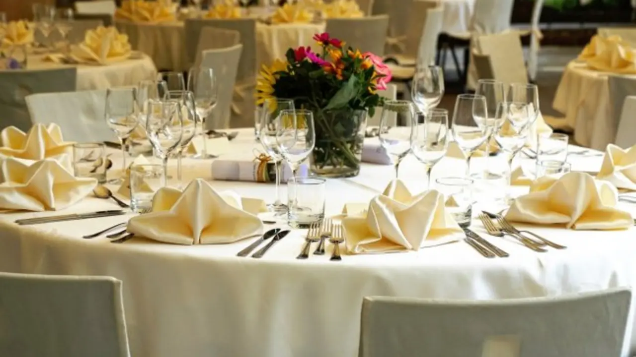 Trágico banquete de boda: la abuela de la novia muerta y 40 personas intoxicadas