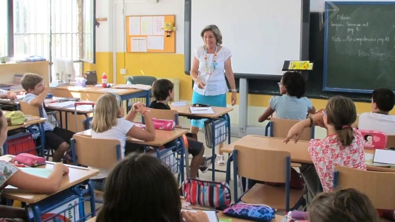 clase, educación, alumnos, profesores, docentes, profesora, docente, colegio, interinos