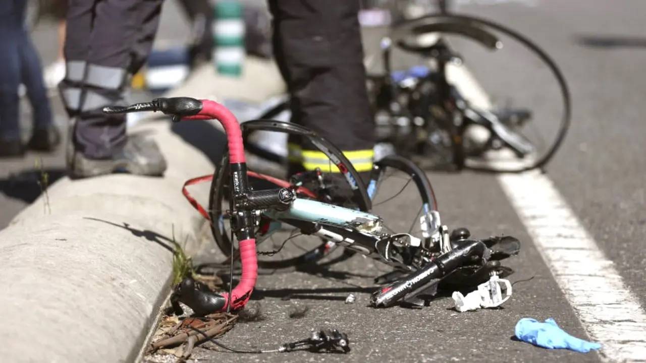 Muere un hombre al sufrir una caída con su bicicleta e impactar con un autobús, ciclista, bici,
