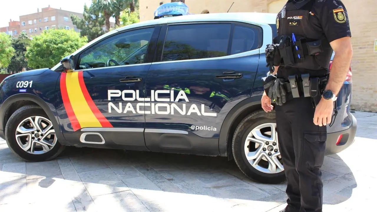 Detenido un hombre en un bar tras matar de varias puñaladas a otro en una plaza, policía, agente, patrulla, cadáver, reyerta, asesinato, violencia